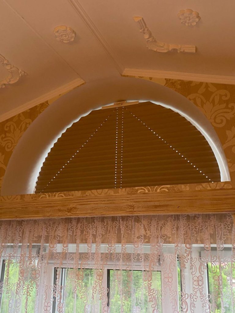 Полукруглые шторы плиссе для арочных окон