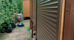 Наружные механические рольставни для дачи