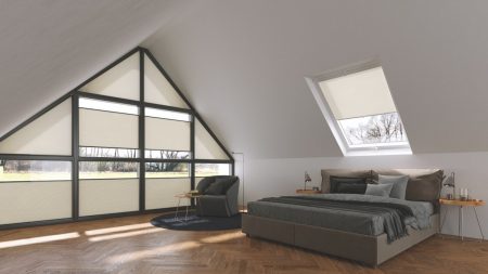 Почему шторы плиссе — лучшее решение для окон сложных форм, где жалюзи и рулонные системы не подходят