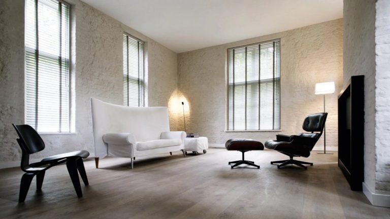 Деревянные жалюзи в интерьере минимализм